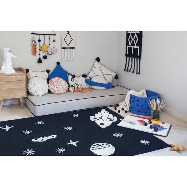 Čierny prateľný ručne tkaný detský koberec s prímesou bavlny 140x200 cm Alfombra Lavable Universe – Lorena Canals-image-1