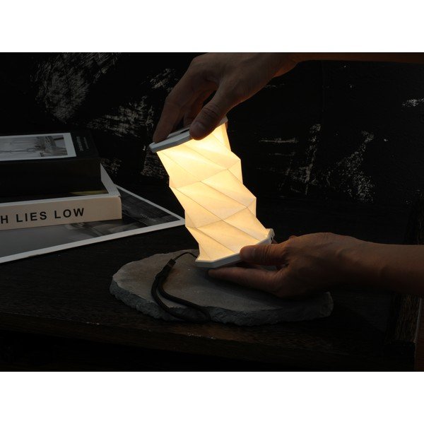 Biela prenosná svetelná dekorácia na USB ø 8 cm Twist – Gingko-image-4