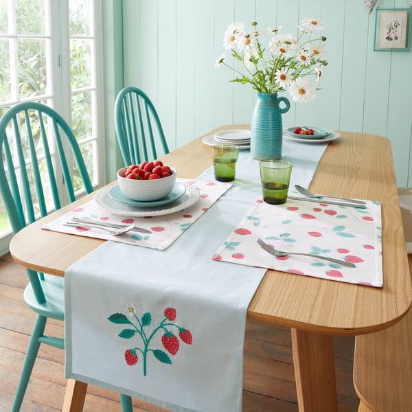 Bavlnený behúň na stôl 32x220 cm Strawberry Garden – Catherine Lansfield