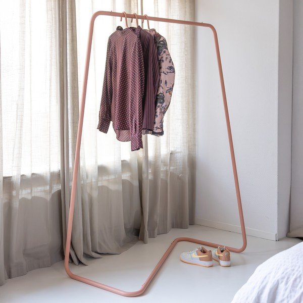 Oceľový stojan na oblečenie v lososovej farbe 118x160x57 cm Hang-On – Spinder Design-image-1
