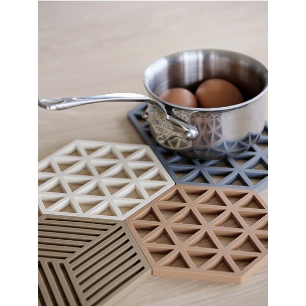 Béžová silikónová podložka pod hrniec Zone Triangles-image-1