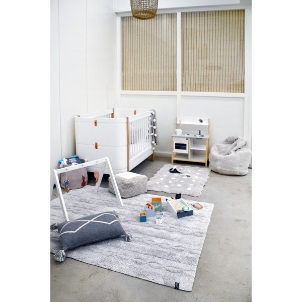 Sivý prateľný ručne tkaný bavlnený detský koberec 70x100 cm Mini Biscuit Pearl Grey – Lorena Canals-image-3
