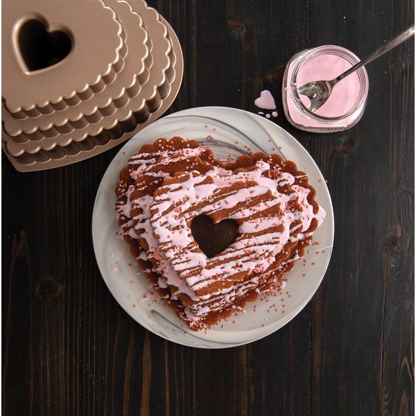 Forma na bábovku v karamelovej farbe Nordic Ware Heart, 2,8 l-image-1