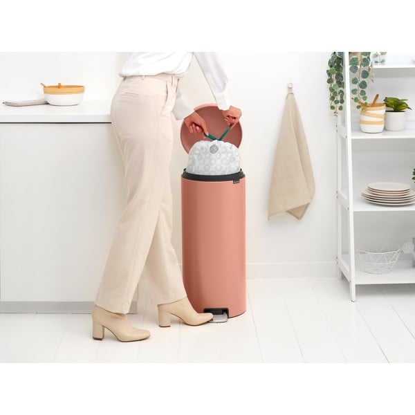 Nášľapný oceľový odpadkový kôš v lososovej farbe 30 l NewIcon – Brabantia-image-3