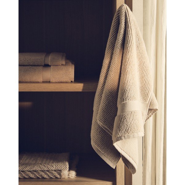 Béžový froté bavlnený uterák 50x90 cm Olvira – Kave Home-image-2