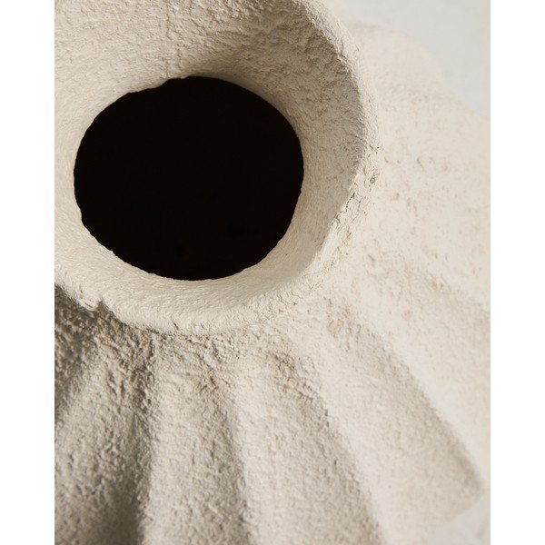 Krémovobiela ručne vyrobená/vysoká váza z papiermaša (výška  46,5 cm) Arquena – Kave Home-image-2