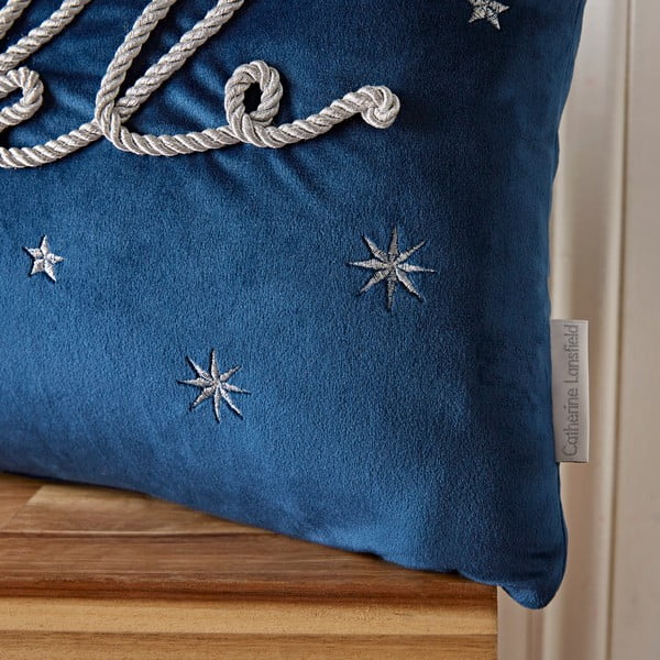 Zamatový dekoračný vankúš s vianočným motívom 30x50 cm Sparkle – Catherine Lansfield-image-3
