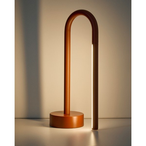 Červená kovová LED stolová lampa (výška  30 cm) Bow – Kave Home-image-2