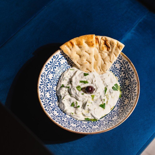 Biela/modrá porcelánová polievková miska 1 l Azul – BonBistro-image-1