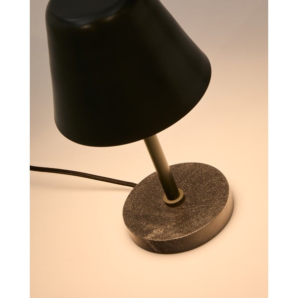 Tmavozelená/čierna mramorová stolová lampa s kovovým tienidlom (výška 32 cm) Calina – Kave Home-image-2