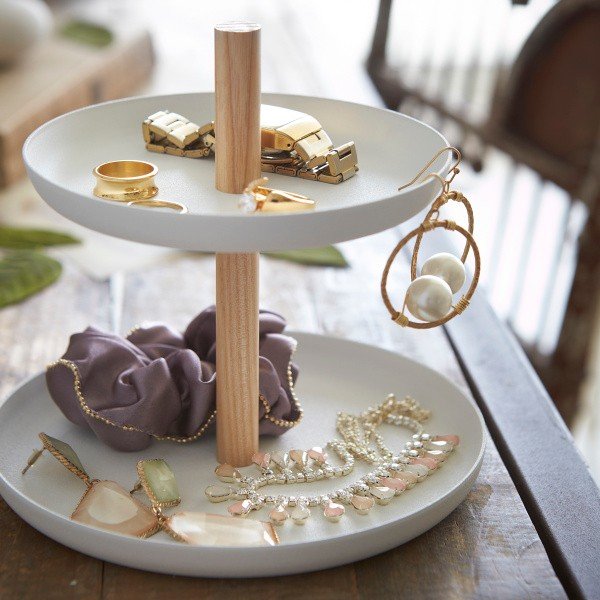 Biely stojan s 2 úložnými miskami a detailom z bukového dreva YAMAZAKI Tosca-image-1