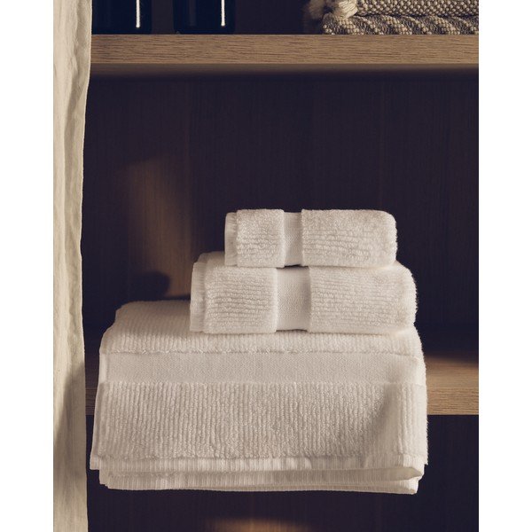 Biela froté bavlnená osuška 70x140 cm Olvira – Kave Home-image-1