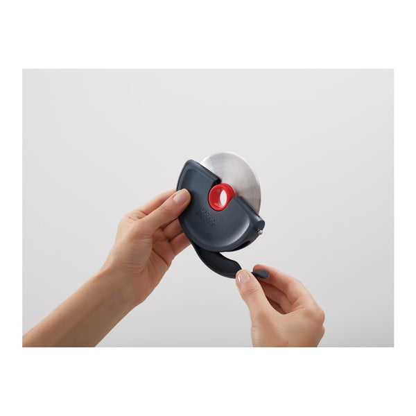 Silikónovo–nerezový krájač na pizzu Disc – Joseph Joseph-image-3