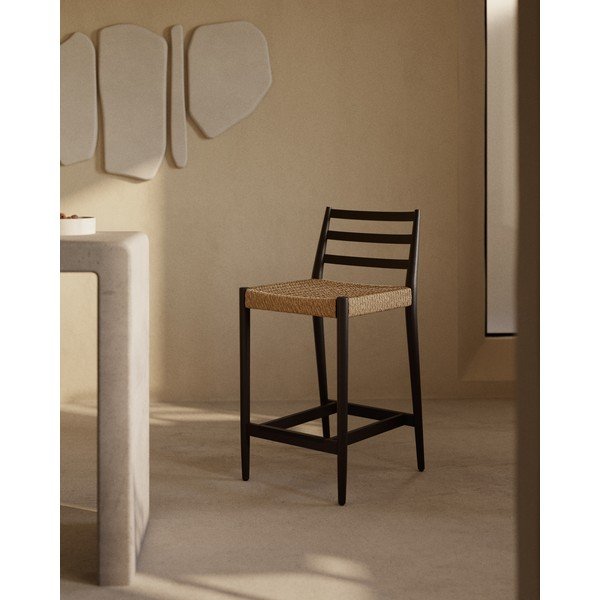 Čierna/v prírodnej farbe barová stolička z dubového dreva (výška sedadla 65 cm) Analy – Kave Home-image-1