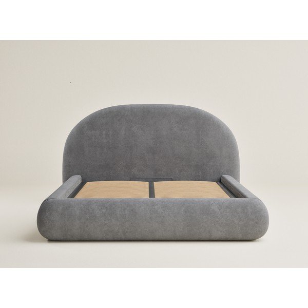 Sivá čalúnená dvojlôžková posteľ s úložným priestorom s roštom 140x200 cm Maumere – Maison de Rêve-image-2