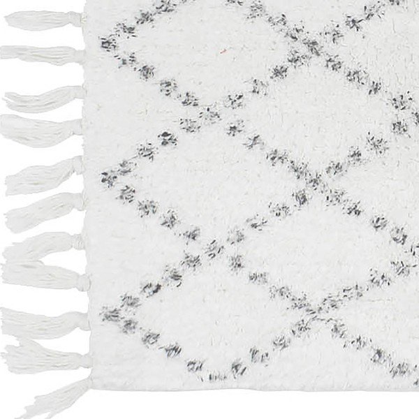 Biela kúpeľňová predložka 50x80 cm Latika – douceur d'intérieur-image-1