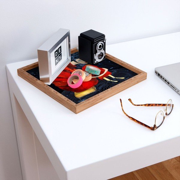 Drevený dekoratívny servírovací podnos Red Lady, 40 × 40 cm-image-1