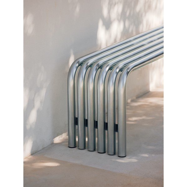 Kovová záhradná lavica v striebornej farbe Nokk – noo.ma-image-3