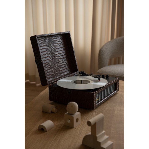 Hnedý gramofón Crosley Voyager Croc-image-1