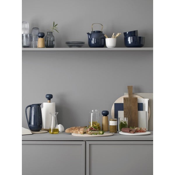Stojan na papierové utierky z dubového dreva s tmavomodrým detailom z porcelánu Kähler Design Hammershoi-image-3