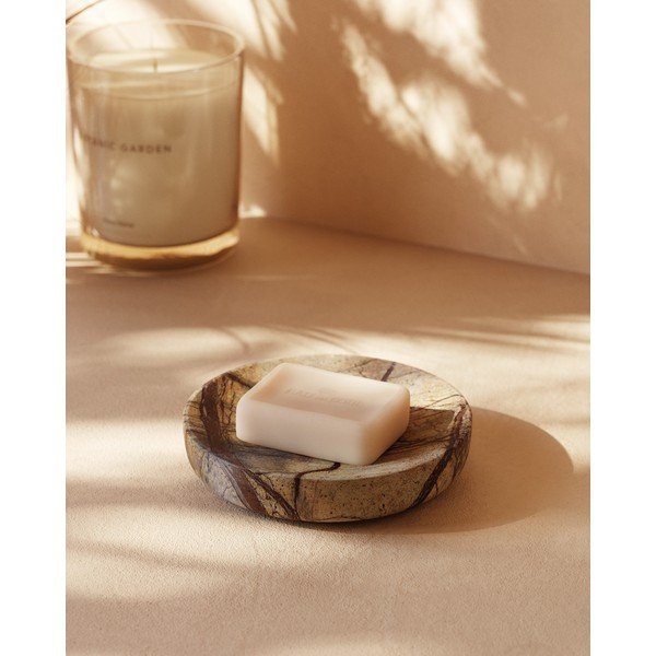 Mramorová nádobka na mydlo v prírodnej farbe Spalsh – Kave Home-image-1