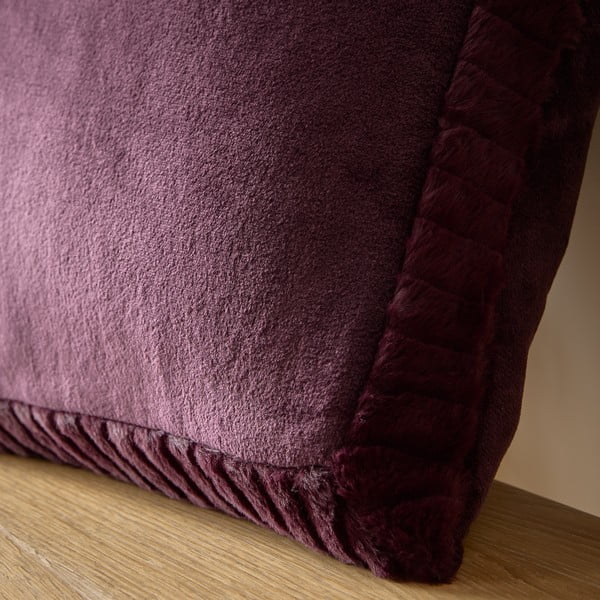 Dekoračný vankúš z mikroplyšu 55x55 cm Velvet and Faux Fur – Catherine Lansfield-image-2