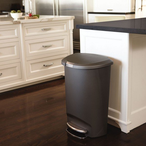 Tmavosivý nášľapný plastový odpadkový kôš 50 l – simplehuman-image-1