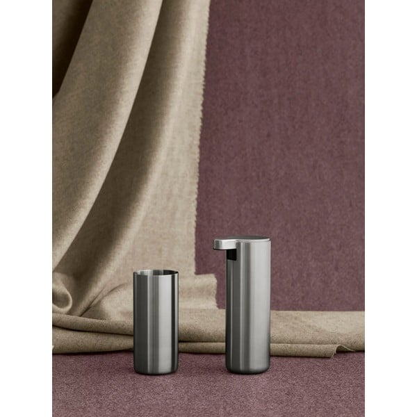 Dávkovač mydla z nehrdzavejúcej ocele v matne striebornej farbe 165 ml Modo – Blomus-image-3