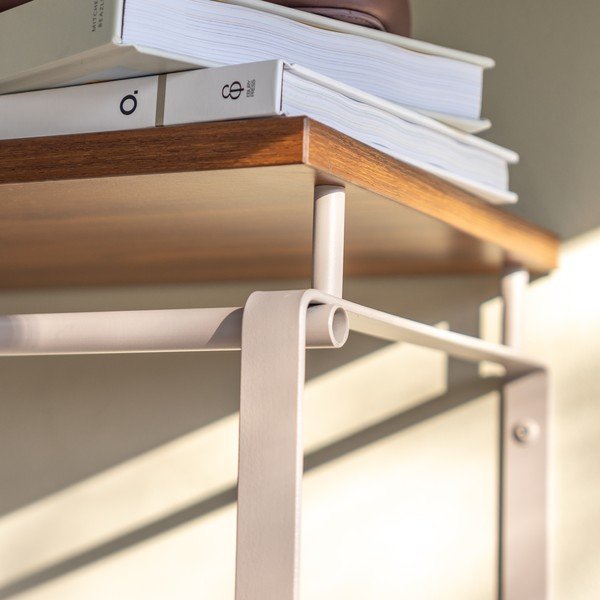 Oceľový nástenný vešiak v prírodnej farbe/taupe s poličkou 70 cm Rex – Spinder Design-image-2