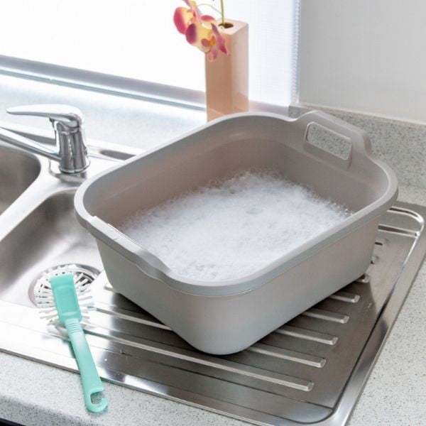 Čierny plastový lavór s dvomi ušami Addis, 39 x 32 x 14 cm-image-1