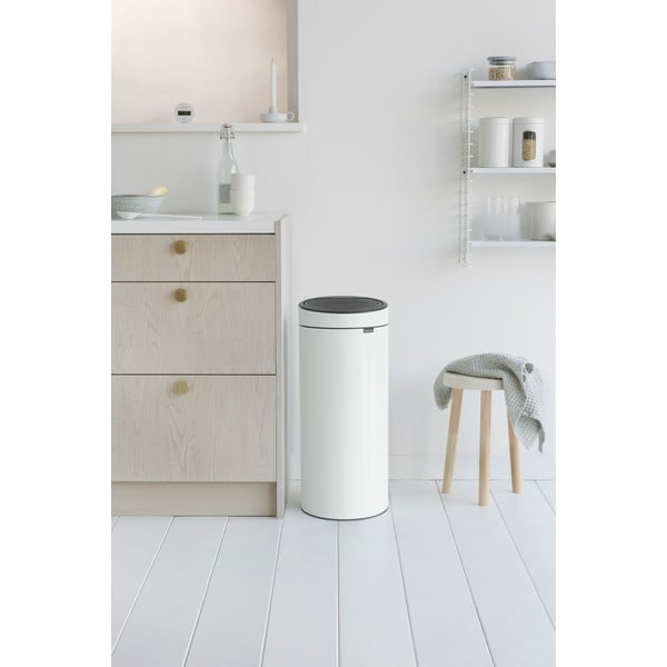 Biely dotykový oceľový odpadkový kôš 30 l Touch Bin – Brabantia-image-1