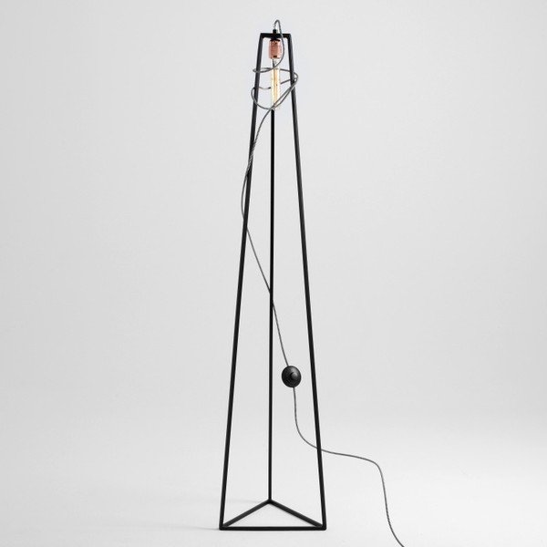 Čierna stojacia lampa Custom Form Trimetric-image-1