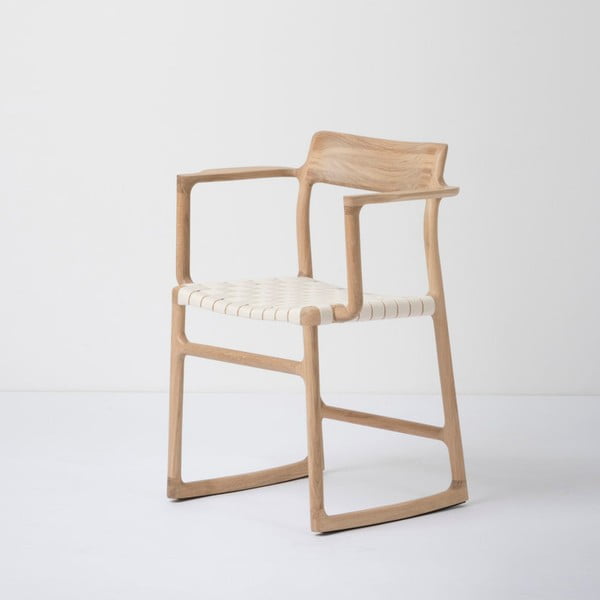 Jedálenská stolička z masívneho dubového dreva s opierkami a bielym sedadlom Gazzda Fawn