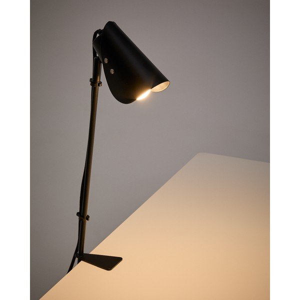 Čierna kovová stolová lampa s klipom (výška  51 cm) Jula – Kave Home-image-1
