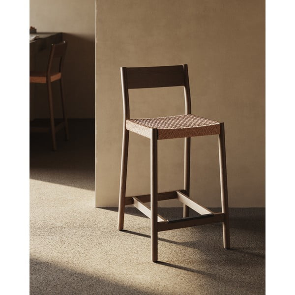 Hnedá/v prírodnej farbe barová stolička z dubového dreva (výška sedadla 65 cm) Yalia – Kave Home-image-1