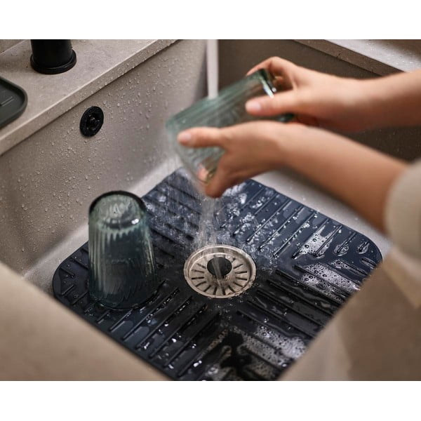 Protišmyková podložka do drezu 30x30 cm SinkShield – Joseph Joseph-image-1