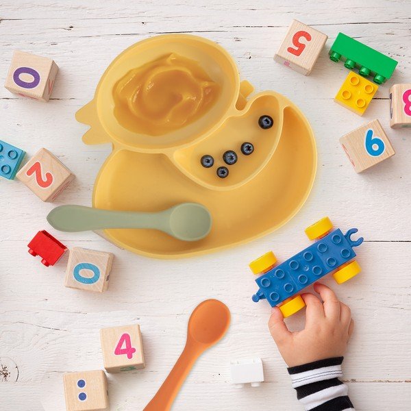 Žltý silikónový detský tanier 19x19,5 cm Chicken – Orion-image-4