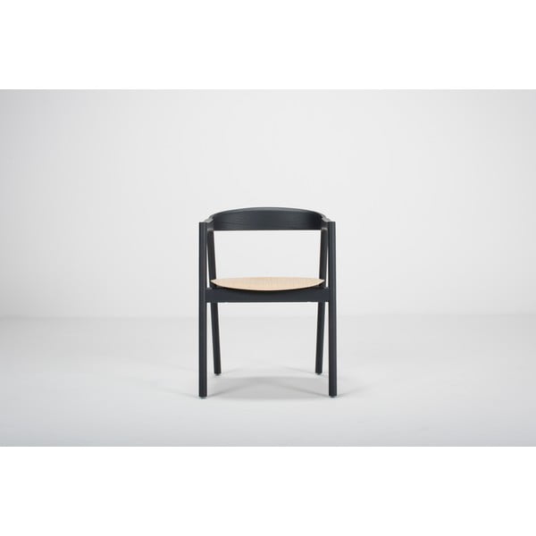 Čierna jedálenská stolička z dubového dreva Gazzda Muna-image-3