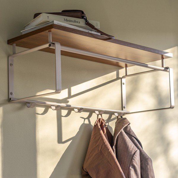 Oceľový nástenný vešiak v prírodnej farbe/taupe s poličkou 70 cm Rex – Spinder Design-image-4