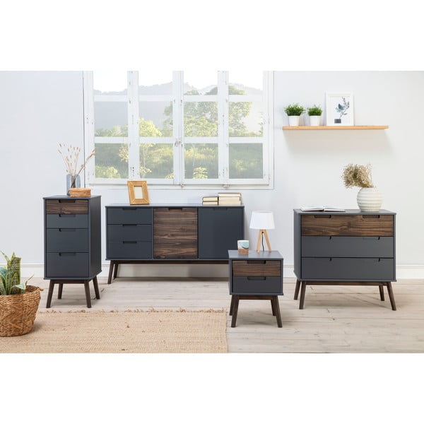 Antracitová/tmavohnedá nízka komoda z borovicového dreva 140x80 cm Nussa – Marckeric-image-1