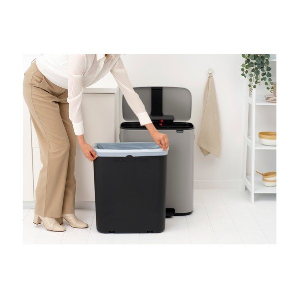 Svetlosivý pedálový oceľový odpadkový kôš 60 l Bo – Brabantia-image-2