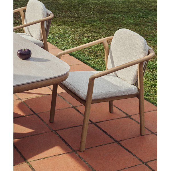 Krémovobiela/v prírodnej farbe polstrovaná záhradná stolička Sirte – Kave Home-image-1