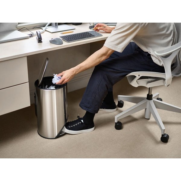 Nášľapný odpadkový kôš z nehrdzavejúcej ocele v lesklo striebornej farbe 10 l Arc – Joseph Joseph-image-1