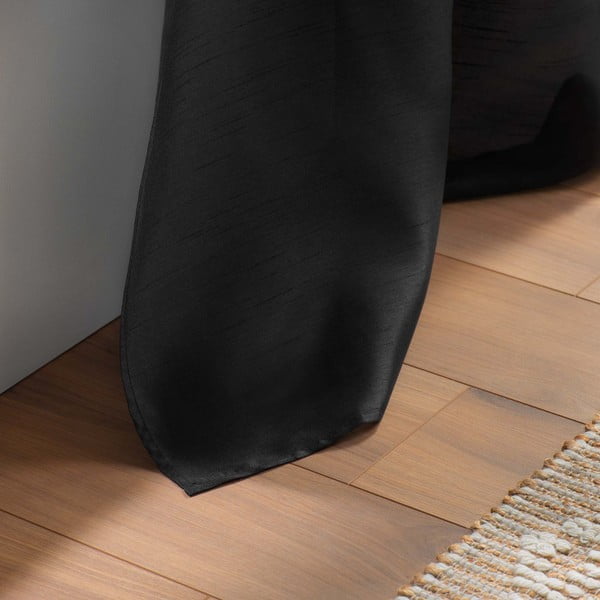 Čierny záves z mikrosaténu 140x240 cm Shana – douceur d'intérieur-image-3