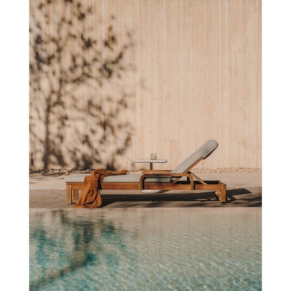 Drevené záhradné ležadlo v bielo-prírodnej farbe Turqueta – Kave Home-image-2