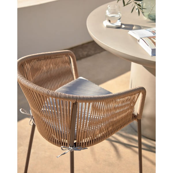 Béžová kovová/polstrovaná záhradná stolička Yanet – Kave Home-image-3