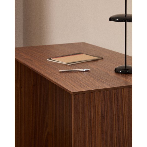 Pracovný stôl v dekore orecha 60x140 cm Litto – Kave Home-image-3