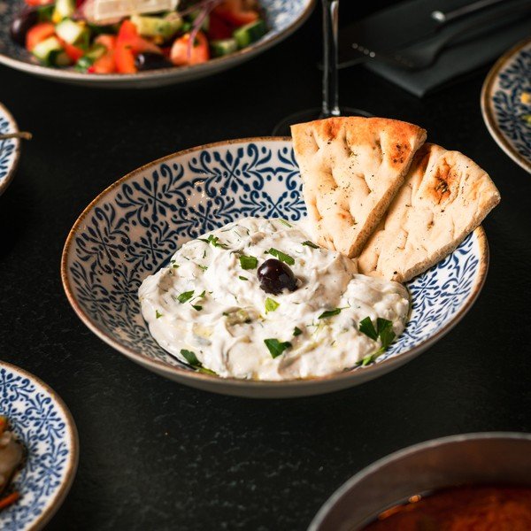 Biela/modrá porcelánová polievková miska 1 l Azul – BonBistro-image-2