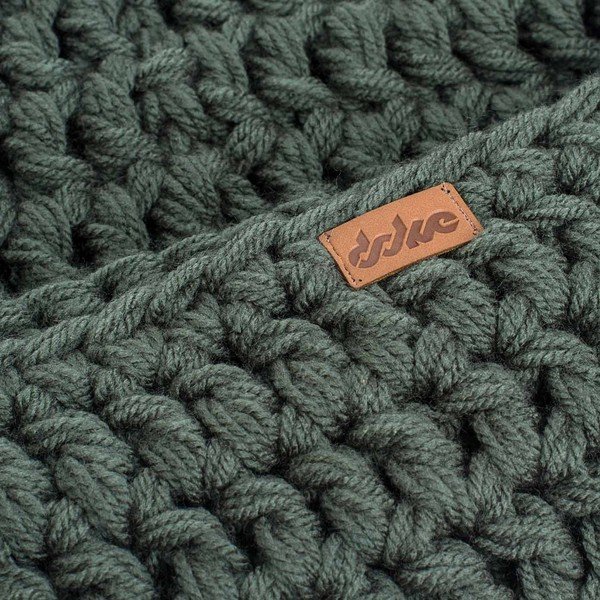 Olivovozelený ručne háčkovaný kruhový nákrčník DOKE Tommy-image-1