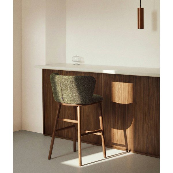 Tmavozelená čalúnená barová stolička (výška sedadla 65 cm) Ciselia – Kave Home-image-1